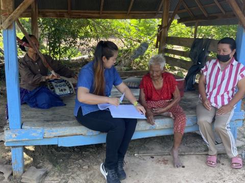 การออกสำรวจข้อมูลและบันทึกข้อมูลการประเมินครอบครัวกลุ่มเปราบาง