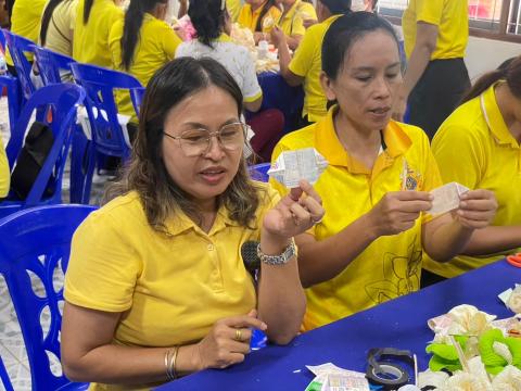 โครงการส่งเสริมอาชีพการทำดอกไม้จันทน์