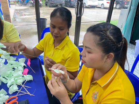 โครงการส่งเสริมอาชีพการทำดอกไม้จันทน์