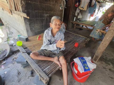 การลงพื้นที่สำรวจเพื่อให้การช่วยเหลือปรับปรุงที่พักอาศัย