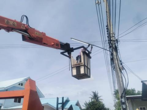 ประมวลภาพการลงพื้นที่ซ่อมไฟฟ้าส่องสว่าง
