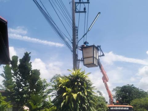 ประมวลภาพการลงพื้นที่ซ่อมไฟฟ้าส่องสว่าง