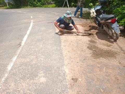 สำรวจพื้นที่สำหรับดำเนินโครงการก่อสร้างรางระบายน้ำ